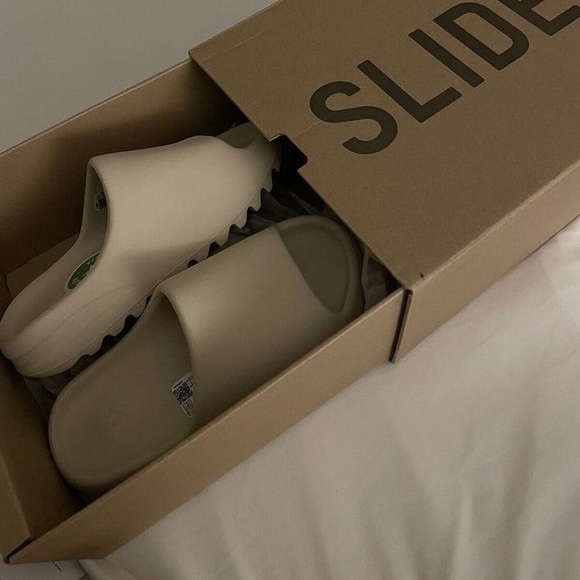 yeezy slides - Picture 1 of 1
